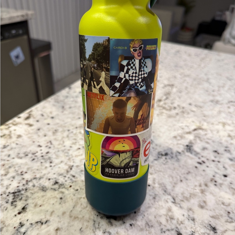 SOLD❗️Hydroflask water bottle 💚 - Picture 2 of 4